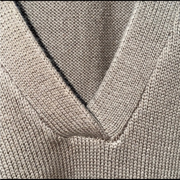 BRYLANE  Deep V Neck 100% Cotton Sweater Size-8 - Picture 11 of 12